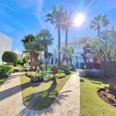 Gorgeous 2br Apt. W/ Mountain View Puerto Banus Casa de Férias Marbella