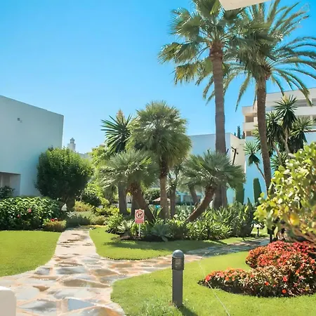 Gorgeous 2br Apt. W/ Mountain View Puerto Banus * マルベーリャ