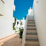 Gorgeous 2br Apt. W/ Mountain View Puerto Banus Hébergement de vacances