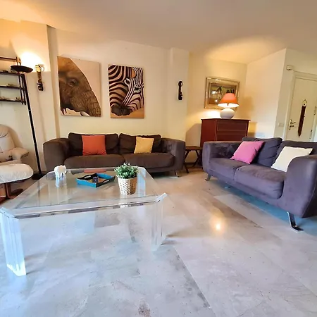Two-bedroom With Terrace In Nueva Andalucia شقة