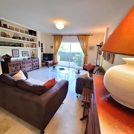 Two-bedroom With Terrace In Nueva Andalucia شقة *