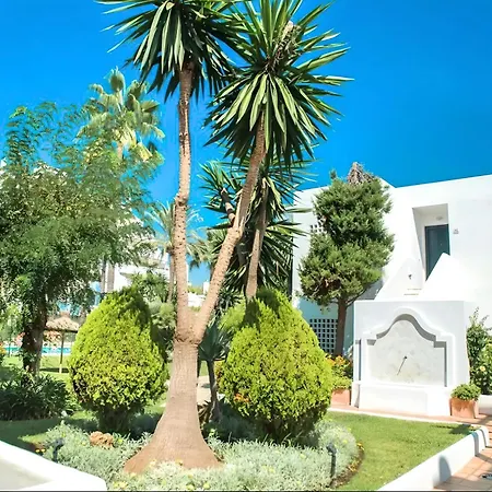 Two-bedroom With Terrace In Nueva Andalucia ماربيا
