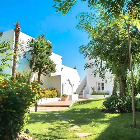 Two-bedroom With Terrace In Nueva Andalucia *