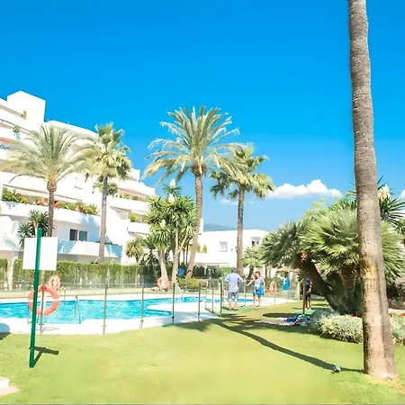 Two-bedroom With Terrace In Nueva Andalucia ماربيا