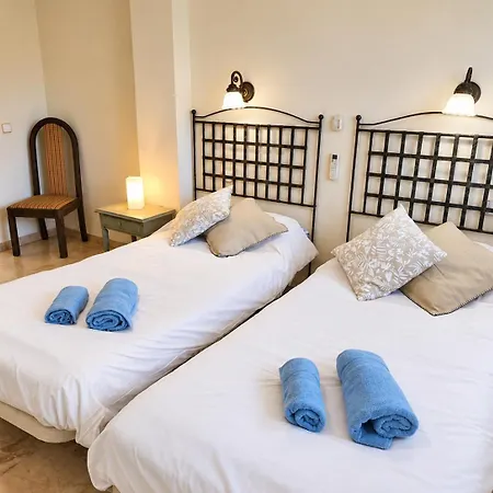 Two-bedroom With Terrace In Nueva Andalucia *