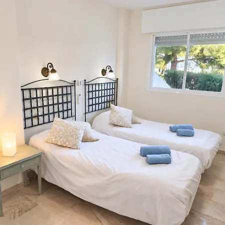 Two-bedroom With Terrace In Nueva Andalucía Apartamento *