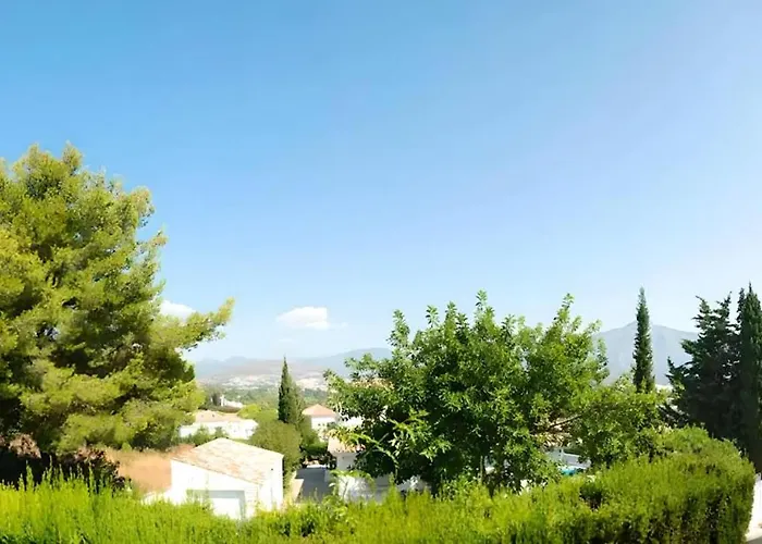 Gorgeous 2br Apt. W/ Mountain View Puerto Banus Hébergement de vacances Marbellac