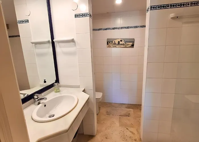 Дом отдыха Gorgeous 2br Apt. W/ Mountain View Puerto Banus