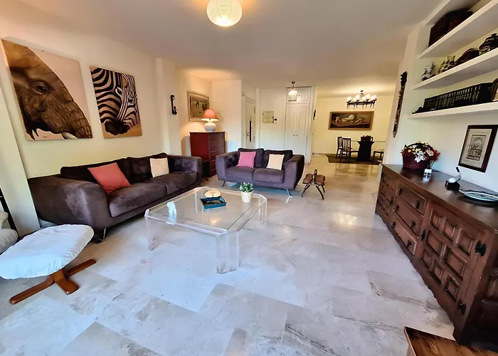 Gorgeous 2br Apt. W/ Mountain View Puerto Banus Hébergement de vacances Marbellac