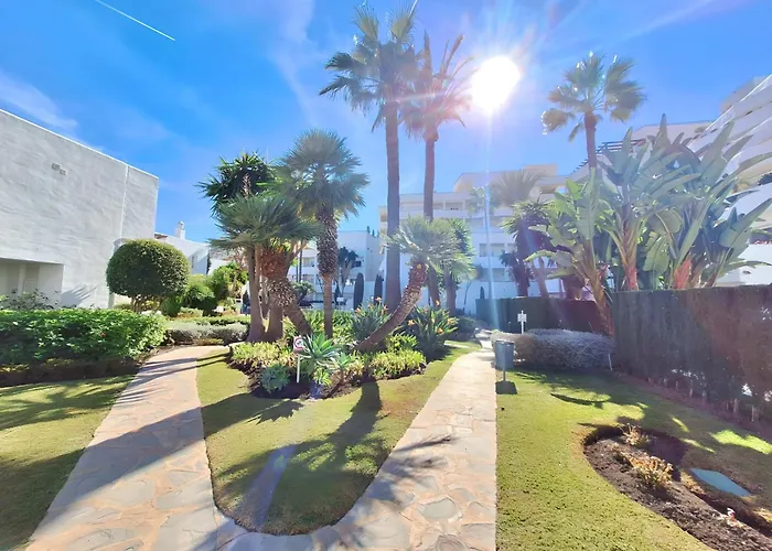 Gorgeous 2br Apt. W/ Mountain View Puerto Banus Hébergement de vacances Marbellac