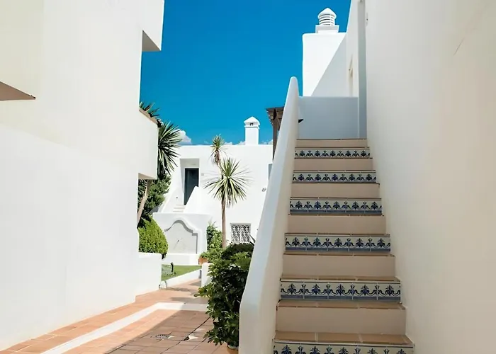 Gorgeous 2br Apt. W/ Mountain View Puerto Banus Дом отдыха