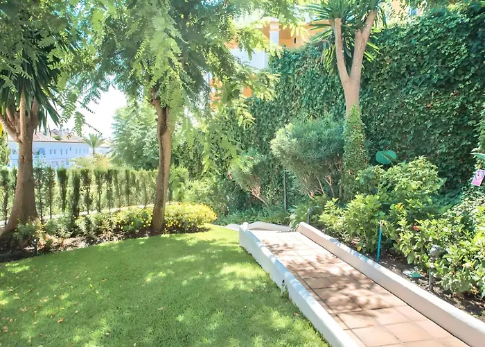 Gorgeous 2br Apt. W/ Mountain View Puerto Banus Дом отдыха Марбелья