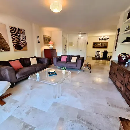 Gorgeous 2br Apt. W/ Mountain View Puerto Banus بيت للعطل ماربيا