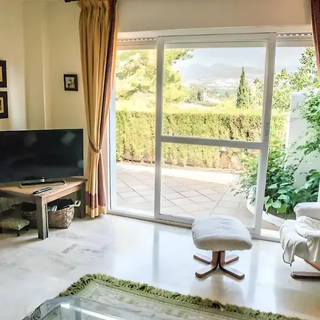 Gorgeous 2br Apt. W/ Mountain View Puerto Banus بيت للعطل