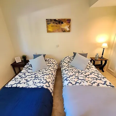 Gorgeous 2br Apt. W/ Mountain View Puerto Banus بيت للعطل *