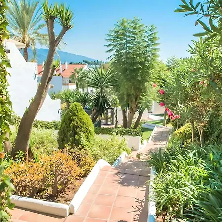 Gorgeous 2br Apt. W/ Mountain View Puerto Banus بيت للعطل *
