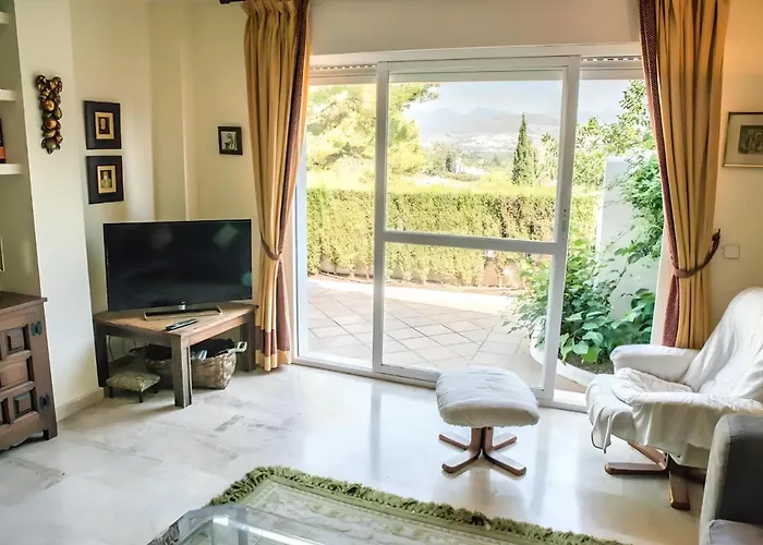 Gorgeous 2br Apt. W/ Mountain View Puerto Banus Feriehus