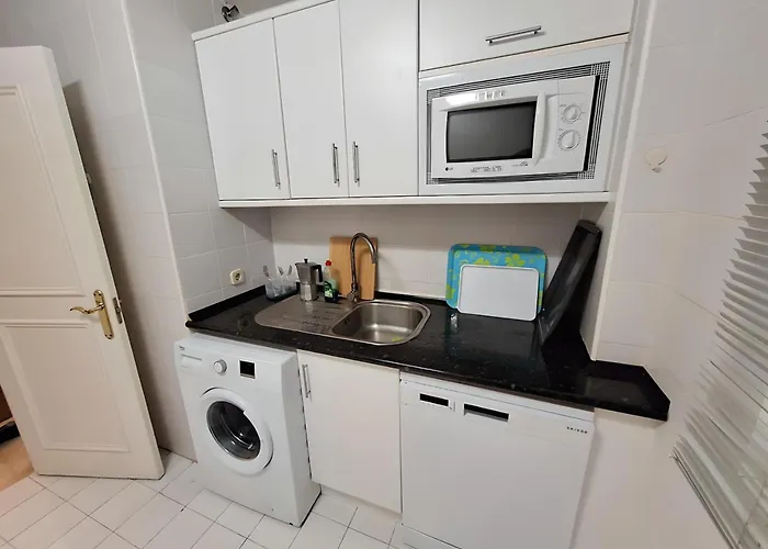Feriehus Gorgeous 2br Apt. W/ Mountain View Puerto Banus Marbella
