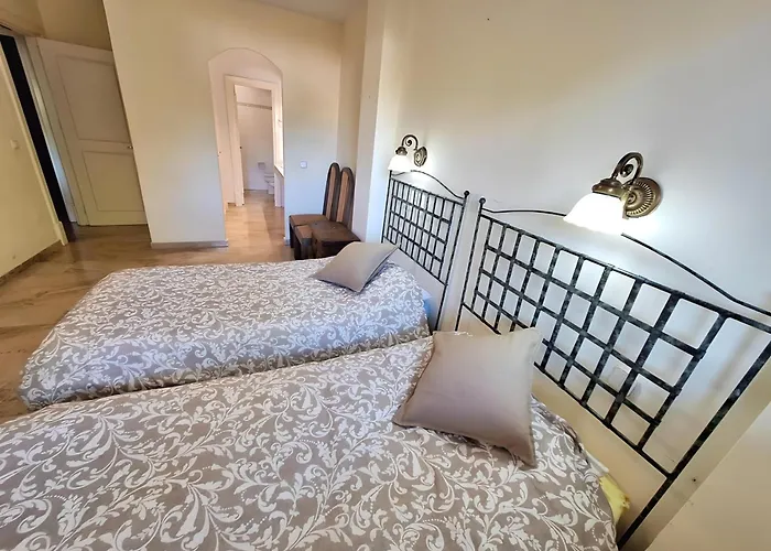 Gorgeous 2br Apt. W/ Mountain View Puerto Banus Feriehus
